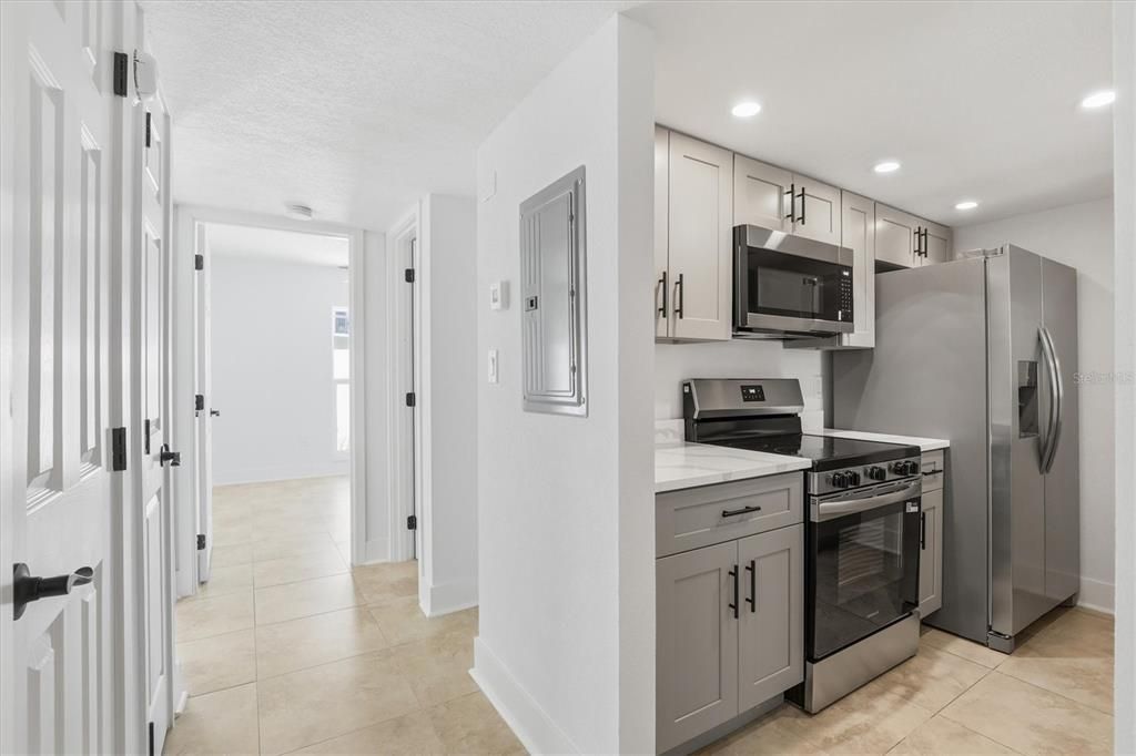 Active With Contract: $224,900 (2 beds, 1 baths, 760 Square Feet)