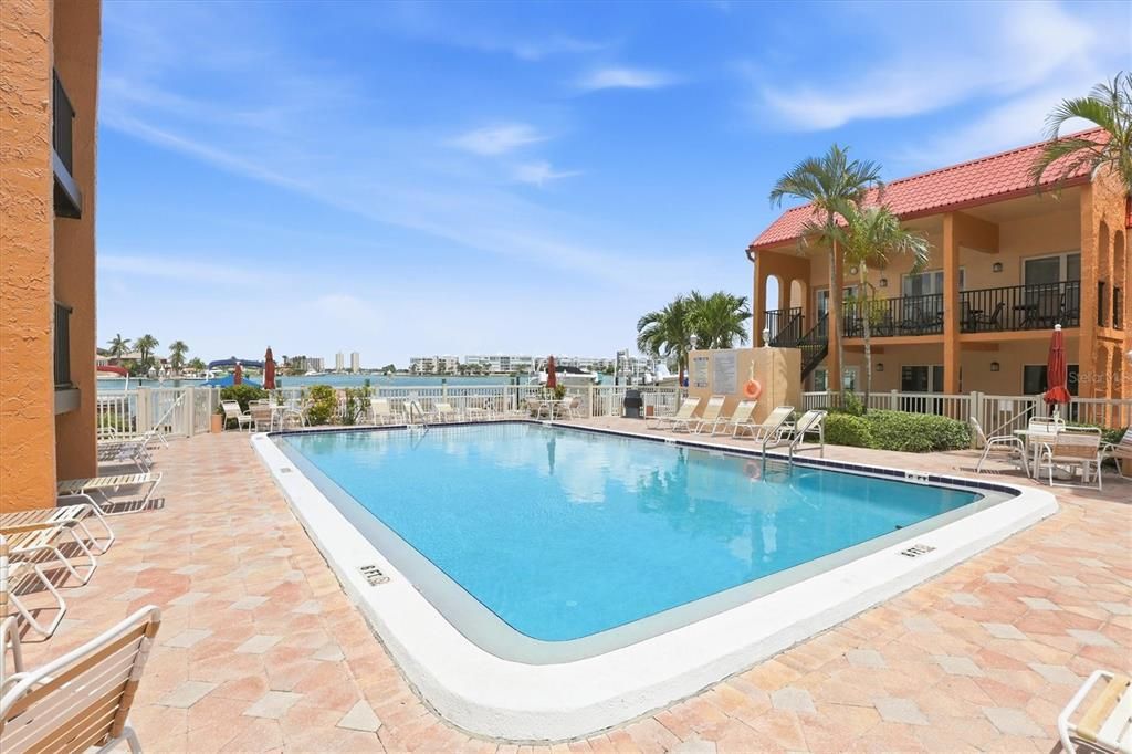 Active With Contract: $224,900 (2 beds, 1 baths, 760 Square Feet)