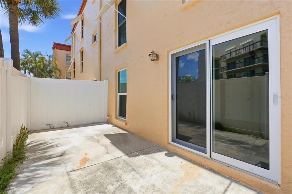 Active With Contract: $224,900 (2 beds, 1 baths, 760 Square Feet)