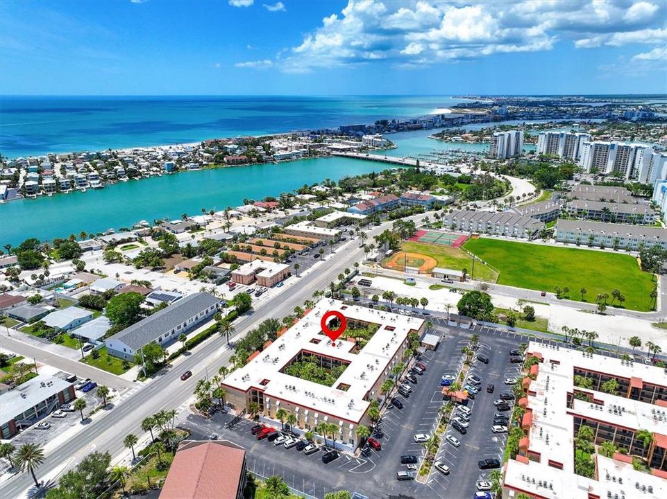 Active With Contract: $224,900 (2 beds, 1 baths, 760 Square Feet)