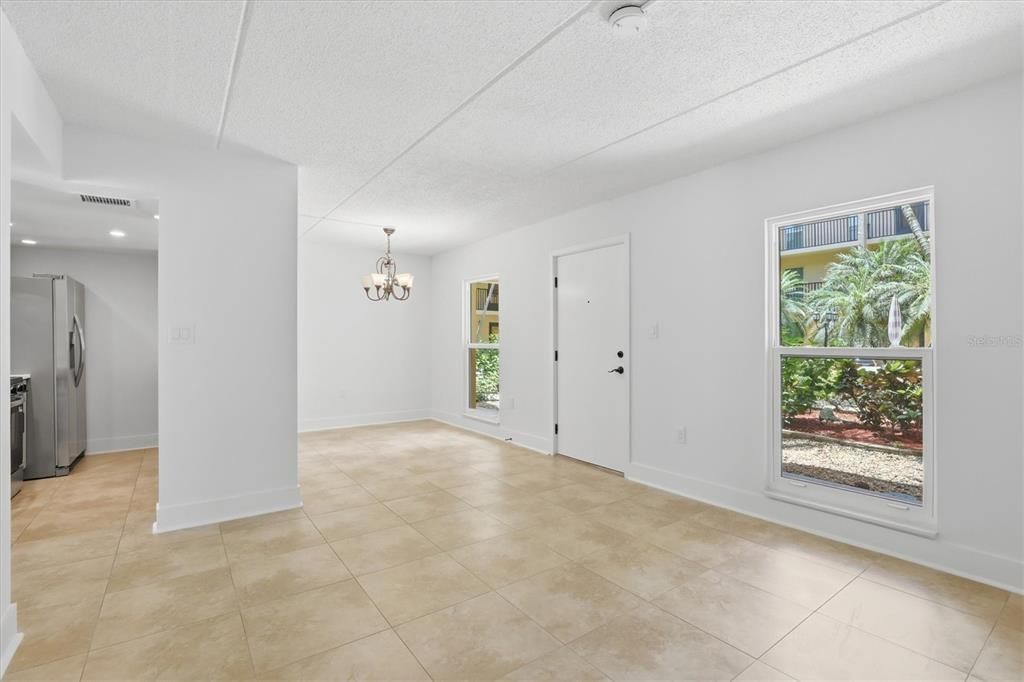 Active With Contract: $224,900 (2 beds, 1 baths, 760 Square Feet)