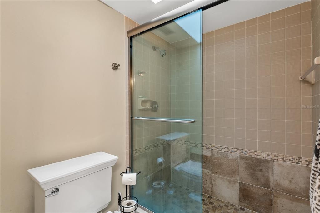 En Venta: $629,000 (3 camas, 2 baños, 2040 Pies cuadrados)