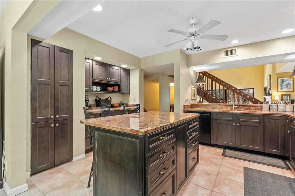 En Venta: $629,000 (3 camas, 2 baños, 2040 Pies cuadrados)
