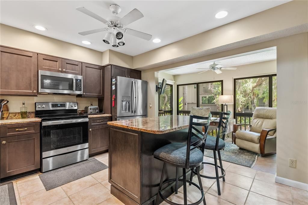 En Venta: $629,000 (3 camas, 2 baños, 2040 Pies cuadrados)