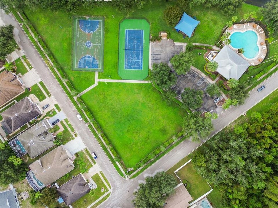 Activo con contrato: $385,000 (4 camas, 2 baños, 2587 Pies cuadrados)