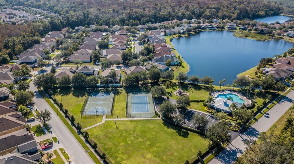 Activo con contrato: $385,000 (4 camas, 2 baños, 2587 Pies cuadrados)
