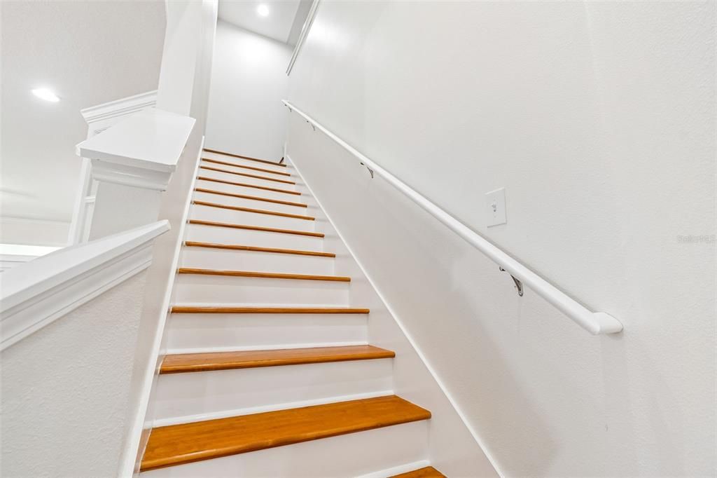 Activo con contrato: $385,000 (4 camas, 2 baños, 2587 Pies cuadrados)