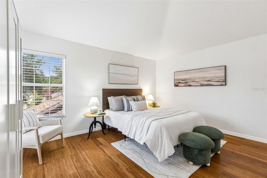 Activo con contrato: $385,000 (4 camas, 2 baños, 2587 Pies cuadrados)