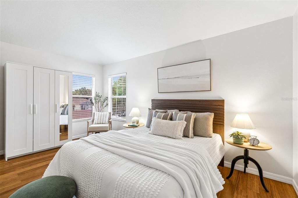 Activo con contrato: $385,000 (4 camas, 2 baños, 2587 Pies cuadrados)