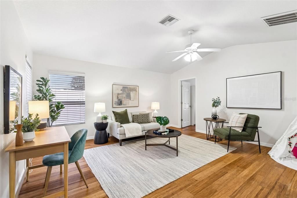 Activo con contrato: $385,000 (4 camas, 2 baños, 2587 Pies cuadrados)