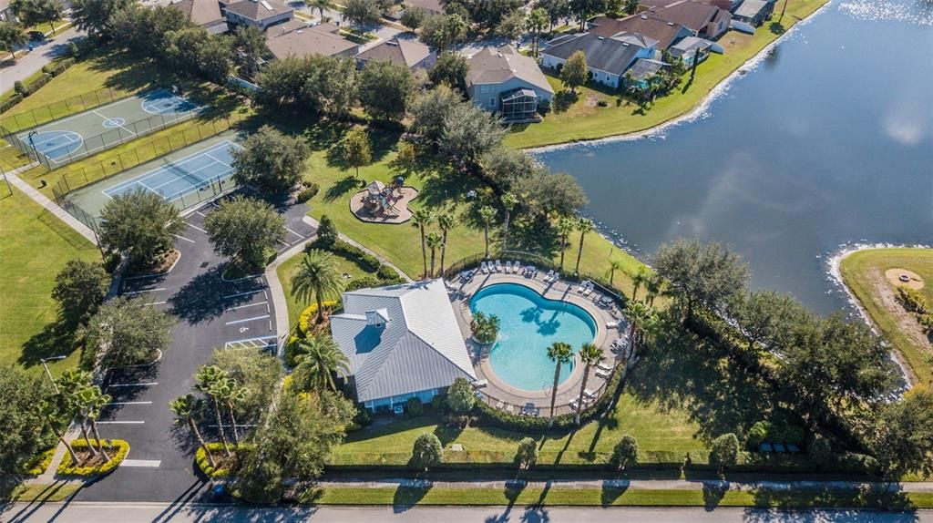 Activo con contrato: $385,000 (4 camas, 2 baños, 2587 Pies cuadrados)