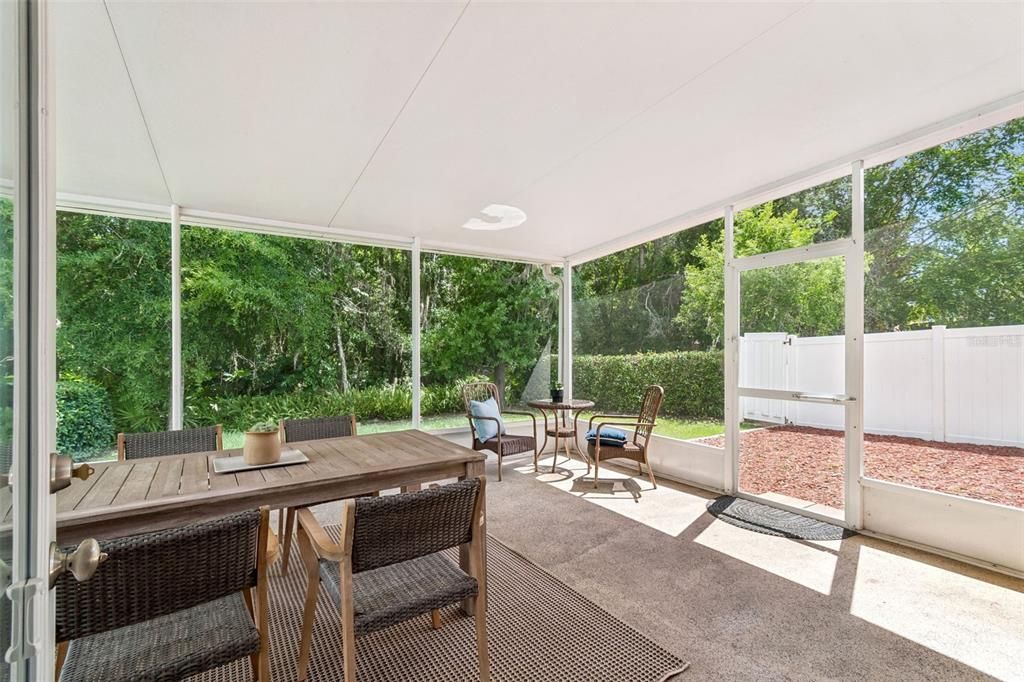 Activo con contrato: $385,000 (4 camas, 2 baños, 2587 Pies cuadrados)
