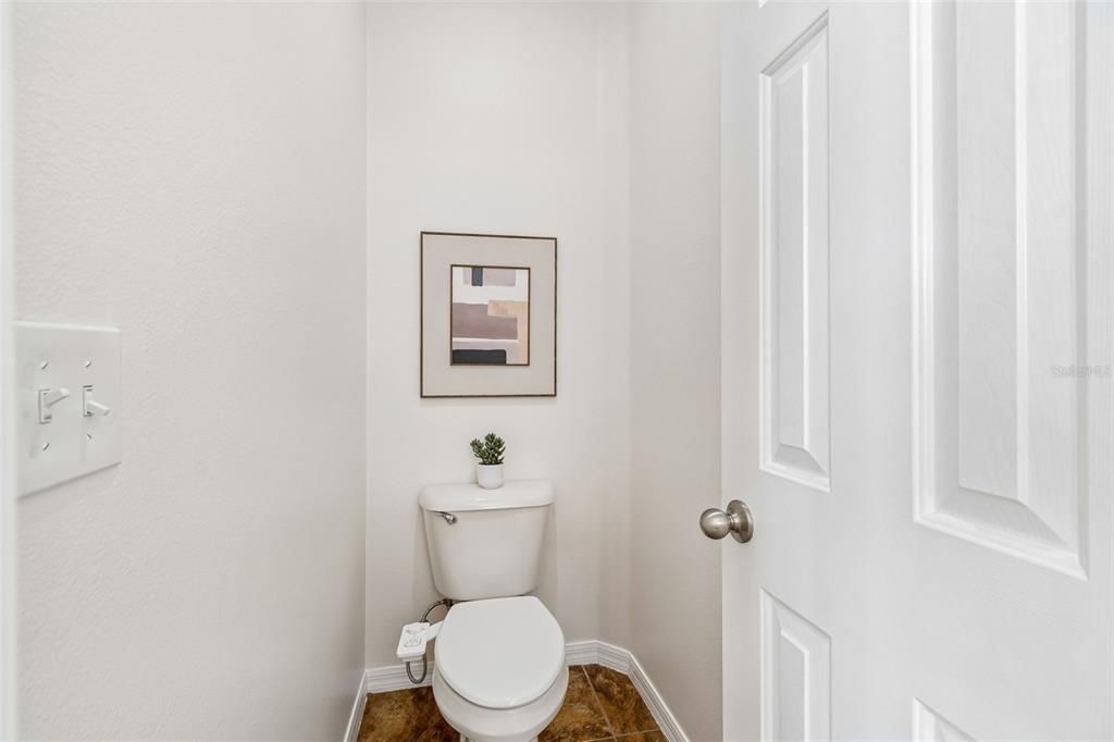 Activo con contrato: $385,000 (4 camas, 2 baños, 2587 Pies cuadrados)
