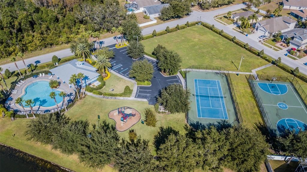 Activo con contrato: $385,000 (4 camas, 2 baños, 2587 Pies cuadrados)