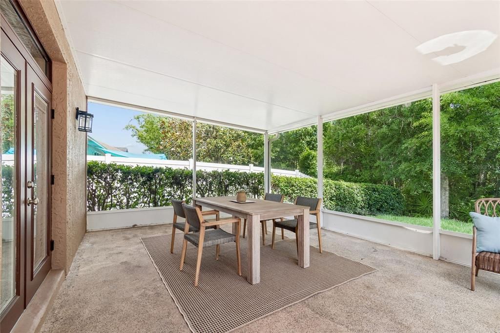 Activo con contrato: $385,000 (4 camas, 2 baños, 2587 Pies cuadrados)