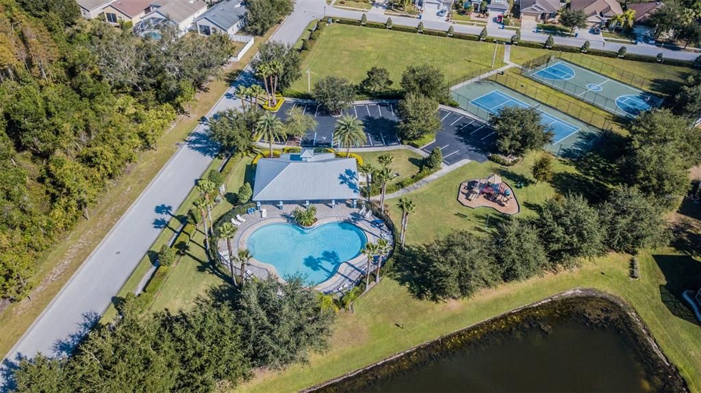 Activo con contrato: $385,000 (4 camas, 2 baños, 2587 Pies cuadrados)