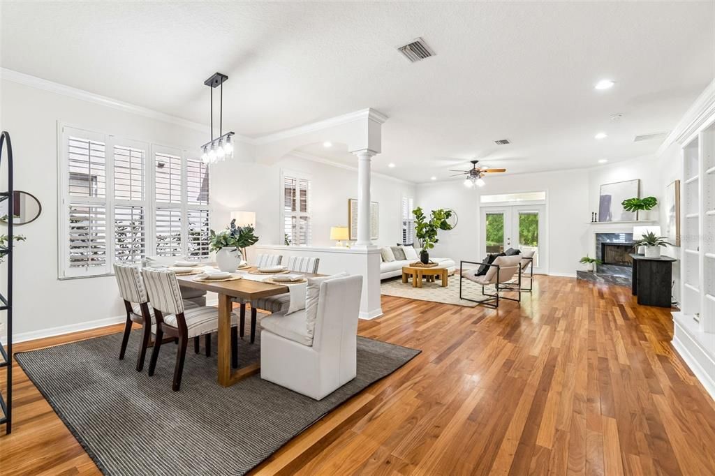 Activo con contrato: $385,000 (4 camas, 2 baños, 2587 Pies cuadrados)