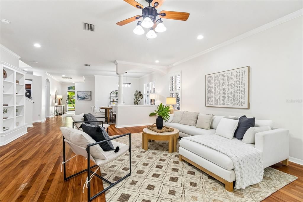 Activo con contrato: $385,000 (4 camas, 2 baños, 2587 Pies cuadrados)