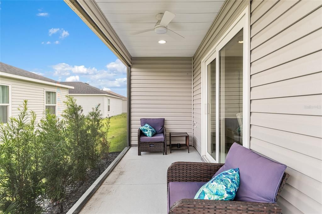 For Sale: $299,500 (2 beds, 2 baths, 984 Square Feet)