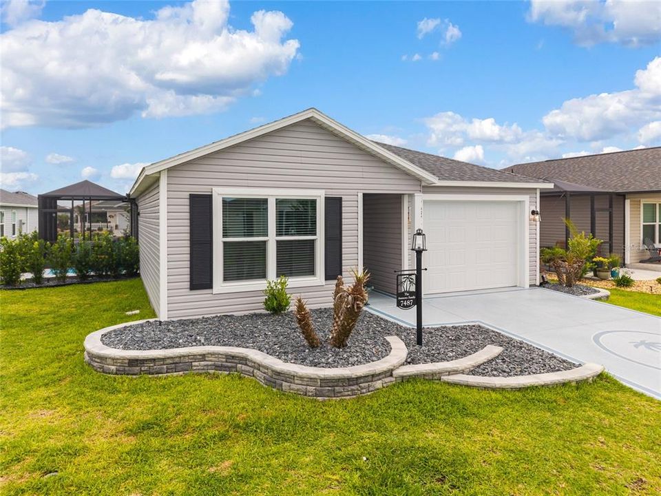 For Sale: $299,500 (2 beds, 2 baths, 984 Square Feet)