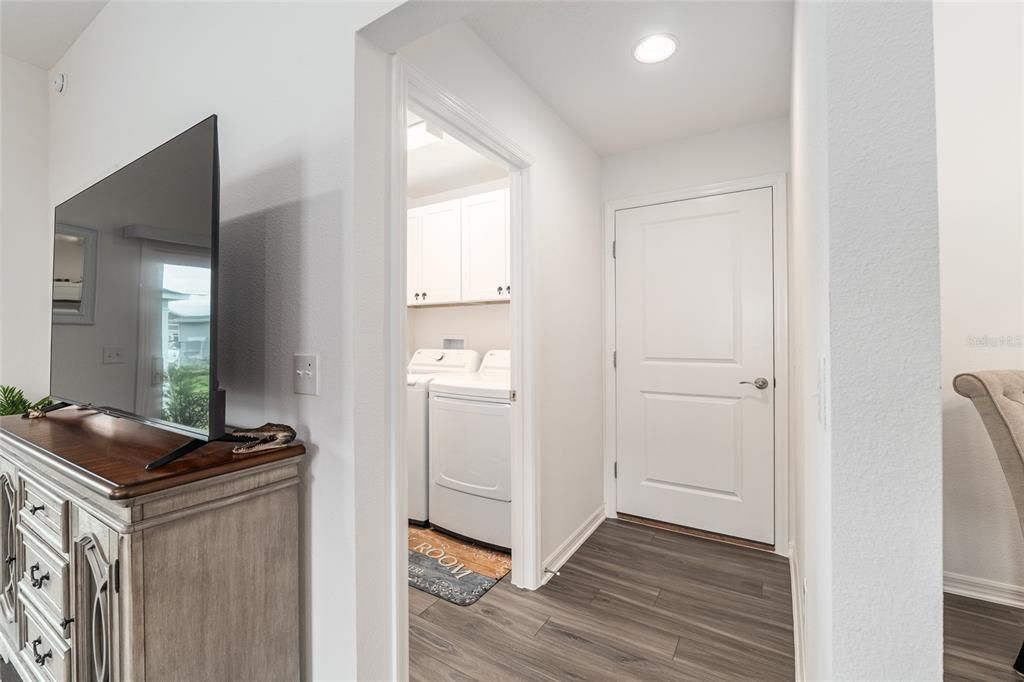 For Sale: $299,500 (2 beds, 2 baths, 984 Square Feet)