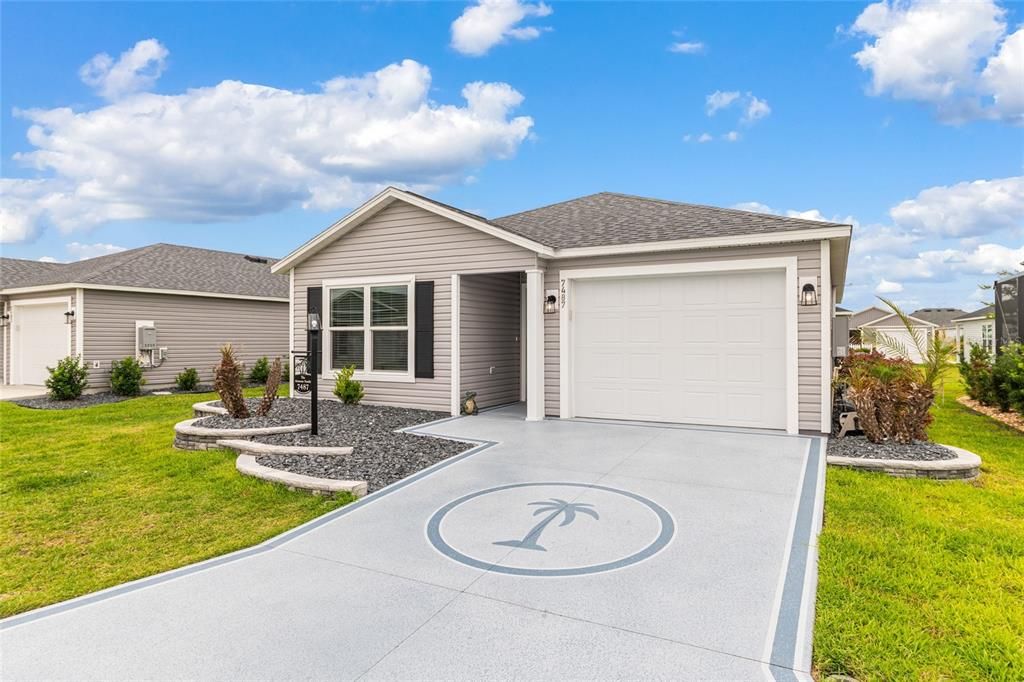 For Sale: $299,500 (2 beds, 2 baths, 984 Square Feet)