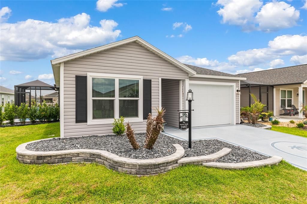 For Sale: $299,500 (2 beds, 2 baths, 984 Square Feet)