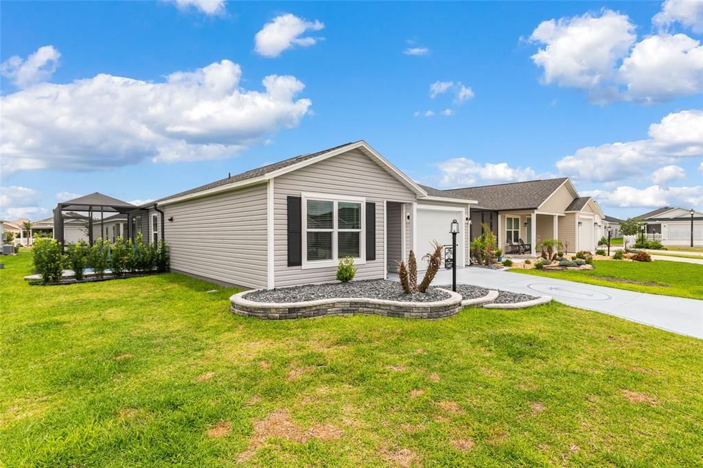 For Sale: $299,500 (2 beds, 2 baths, 984 Square Feet)