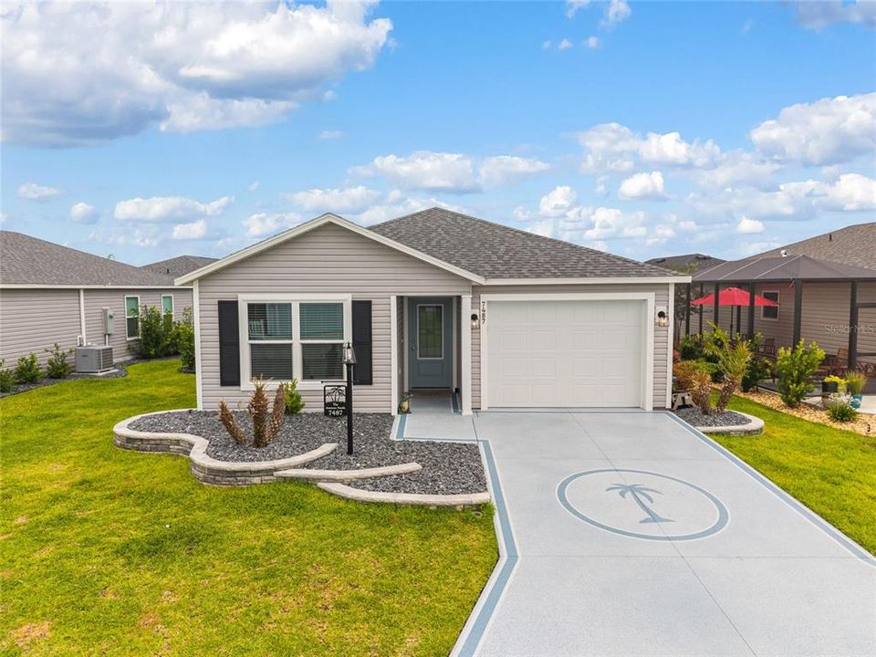 For Sale: $299,500 (2 beds, 2 baths, 984 Square Feet)