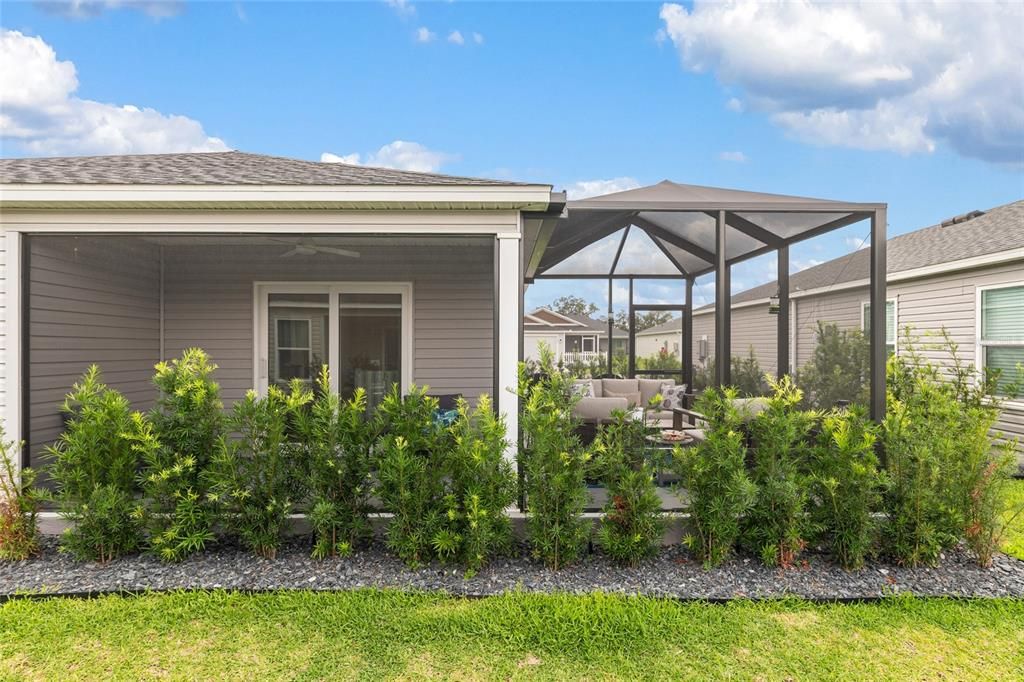 For Sale: $299,500 (2 beds, 2 baths, 984 Square Feet)