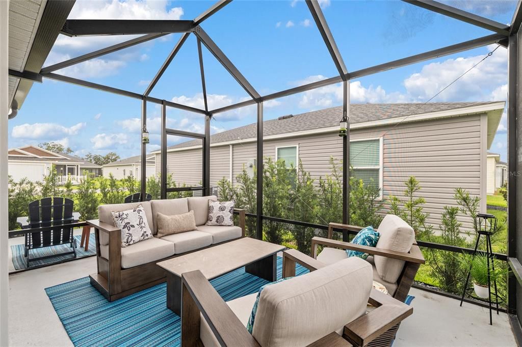 For Sale: $299,500 (2 beds, 2 baths, 984 Square Feet)