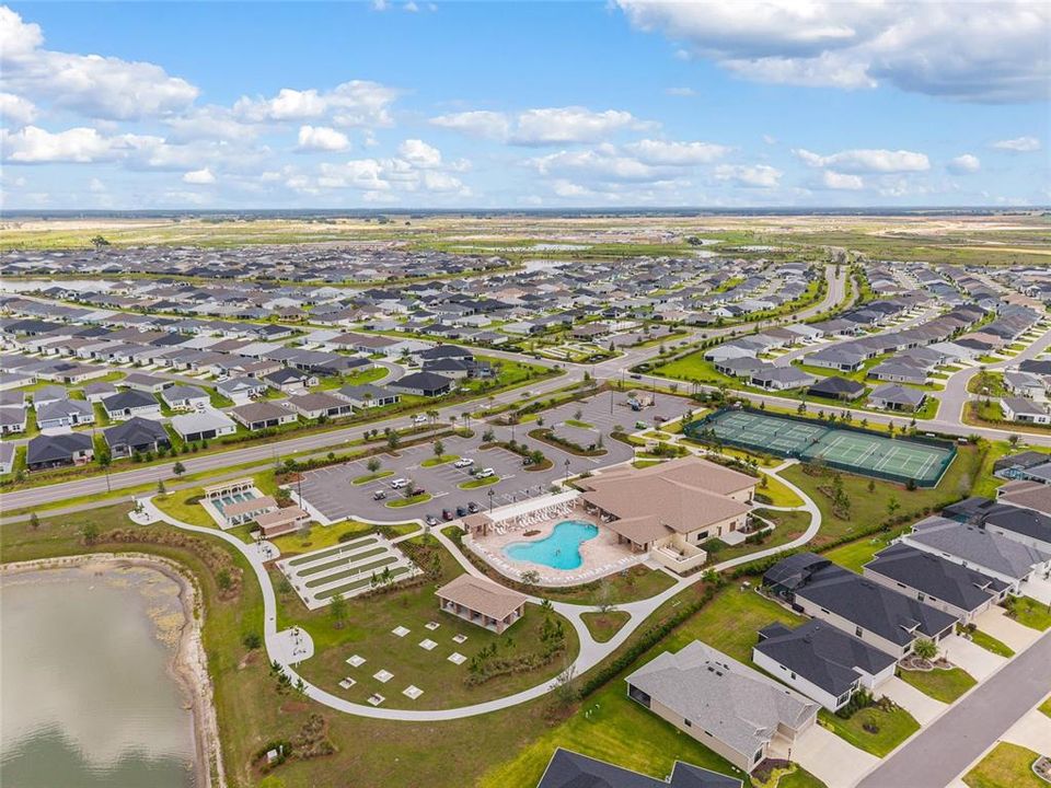 For Sale: $299,500 (2 beds, 2 baths, 984 Square Feet)