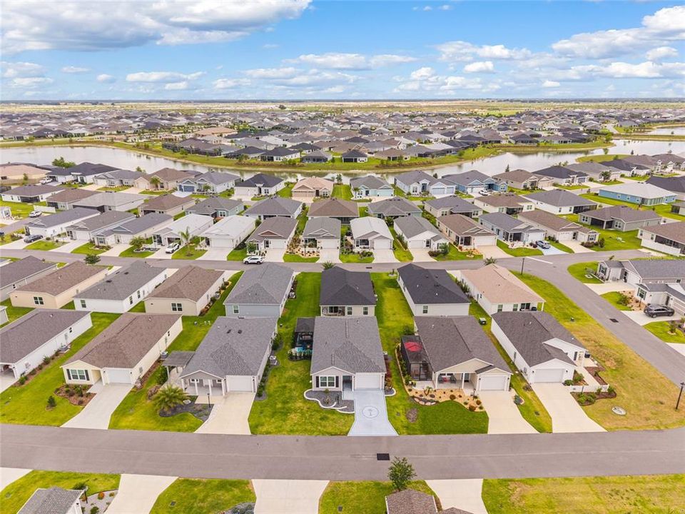 For Sale: $299,500 (2 beds, 2 baths, 984 Square Feet)
