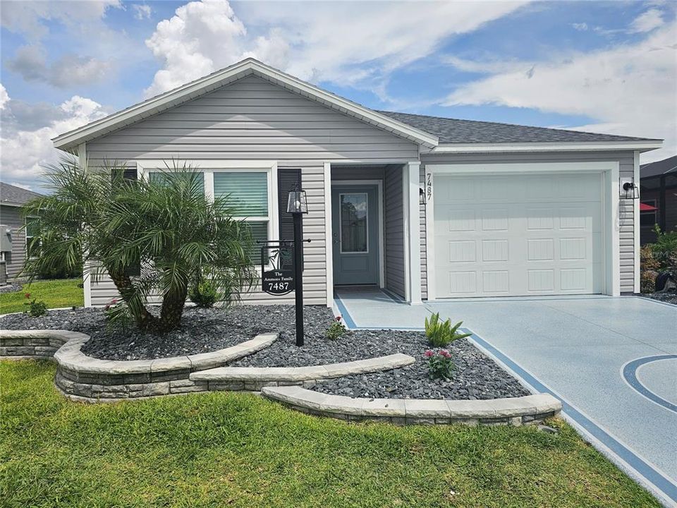 For Sale: $299,500 (2 beds, 2 baths, 984 Square Feet)