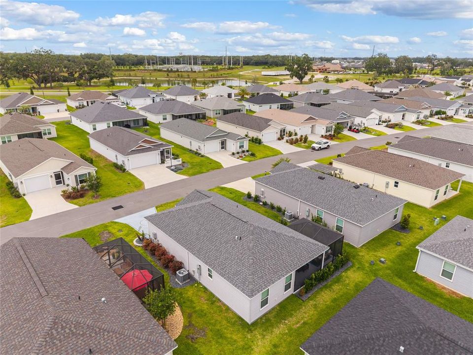 For Sale: $299,500 (2 beds, 2 baths, 984 Square Feet)