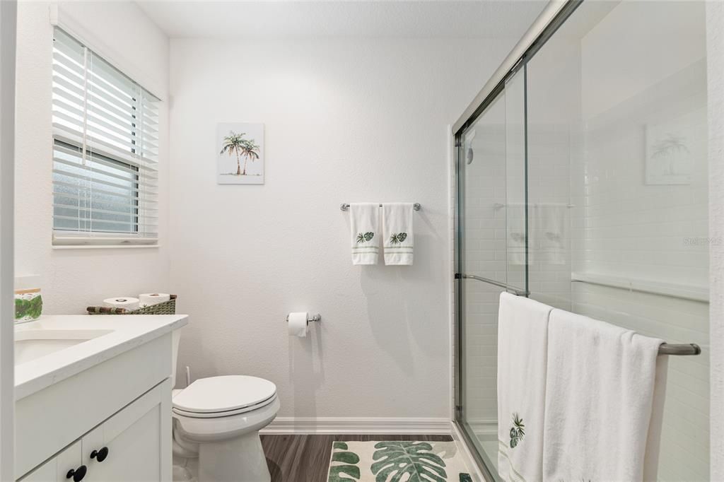 For Sale: $299,500 (2 beds, 2 baths, 984 Square Feet)