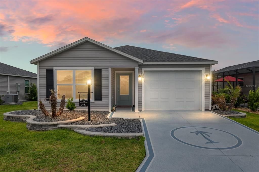 For Sale: $299,500 (2 beds, 2 baths, 984 Square Feet)