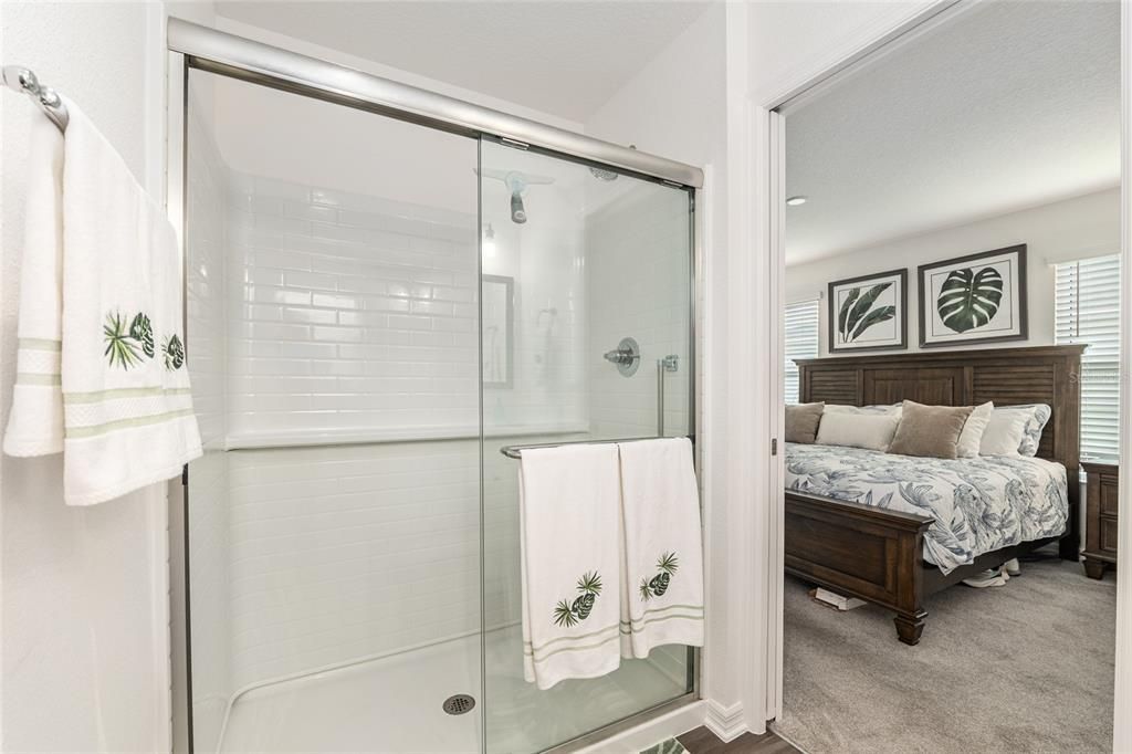 For Sale: $299,500 (2 beds, 2 baths, 984 Square Feet)