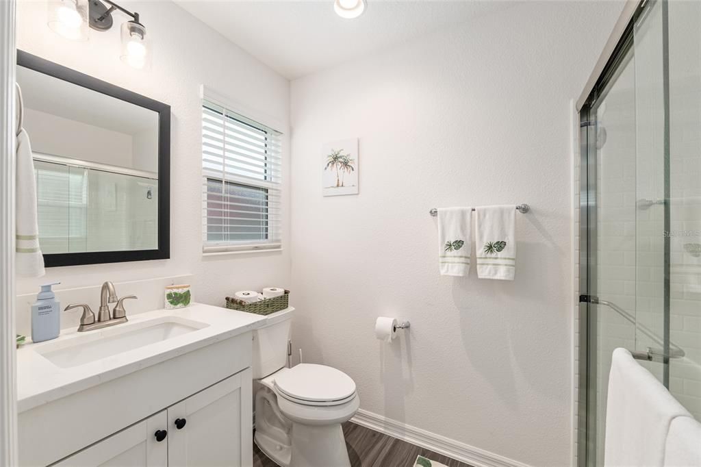 For Sale: $299,500 (2 beds, 2 baths, 984 Square Feet)