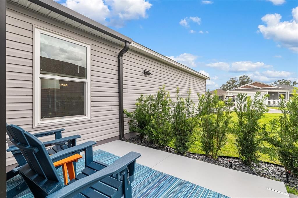 For Sale: $299,500 (2 beds, 2 baths, 984 Square Feet)