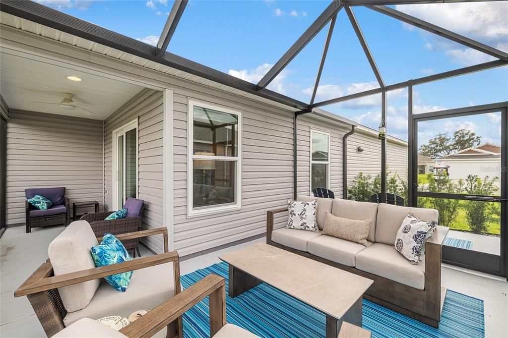 For Sale: $299,500 (2 beds, 2 baths, 984 Square Feet)