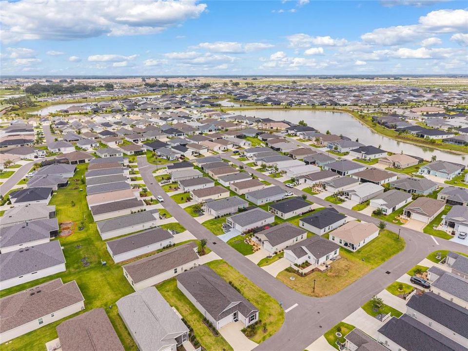 For Sale: $299,500 (2 beds, 2 baths, 984 Square Feet)