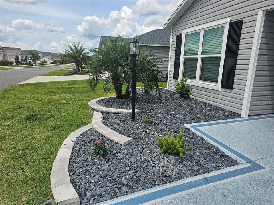 For Sale: $299,500 (2 beds, 2 baths, 984 Square Feet)