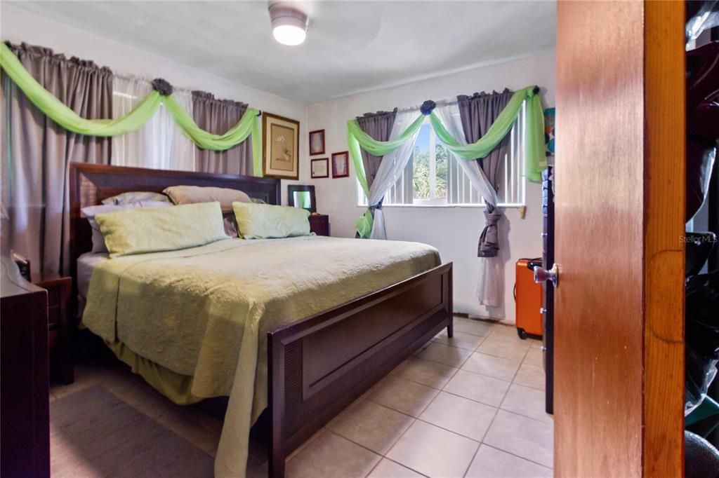 For Sale: $219,900 (3 beds, 1 baths, 972 Square Feet)