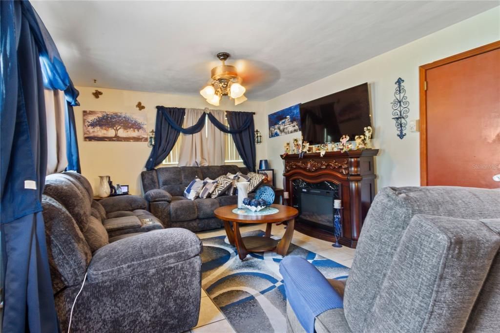 For Sale: $219,900 (3 beds, 1 baths, 972 Square Feet)