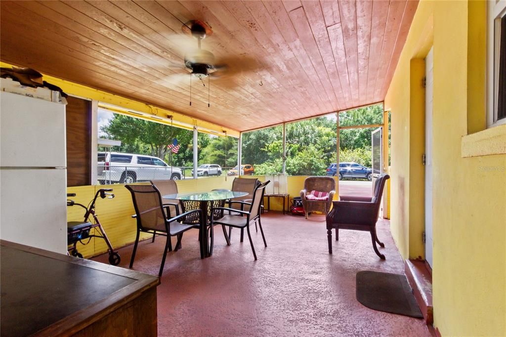 For Sale: $219,900 (3 beds, 1 baths, 972 Square Feet)