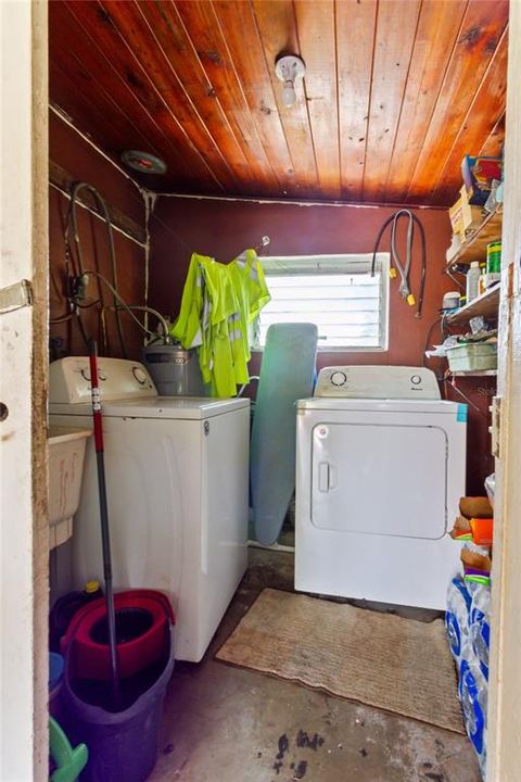 For Sale: $219,900 (3 beds, 1 baths, 972 Square Feet)