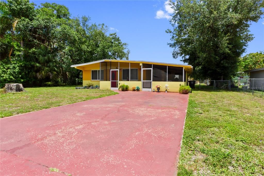 For Sale: $219,900 (3 beds, 1 baths, 972 Square Feet)