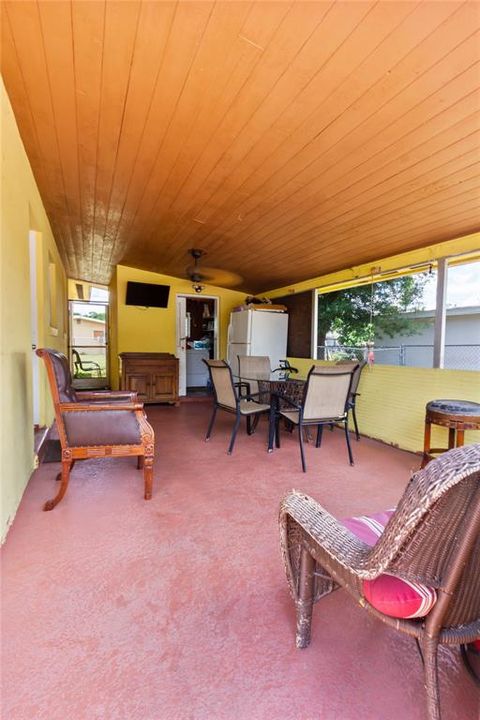 For Sale: $219,900 (3 beds, 1 baths, 972 Square Feet)