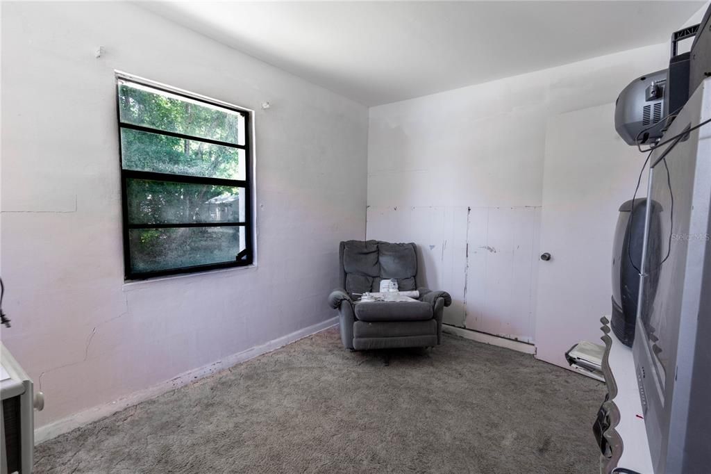 For Sale: $110,000 (2 beds, 1 baths, 1103 Square Feet)